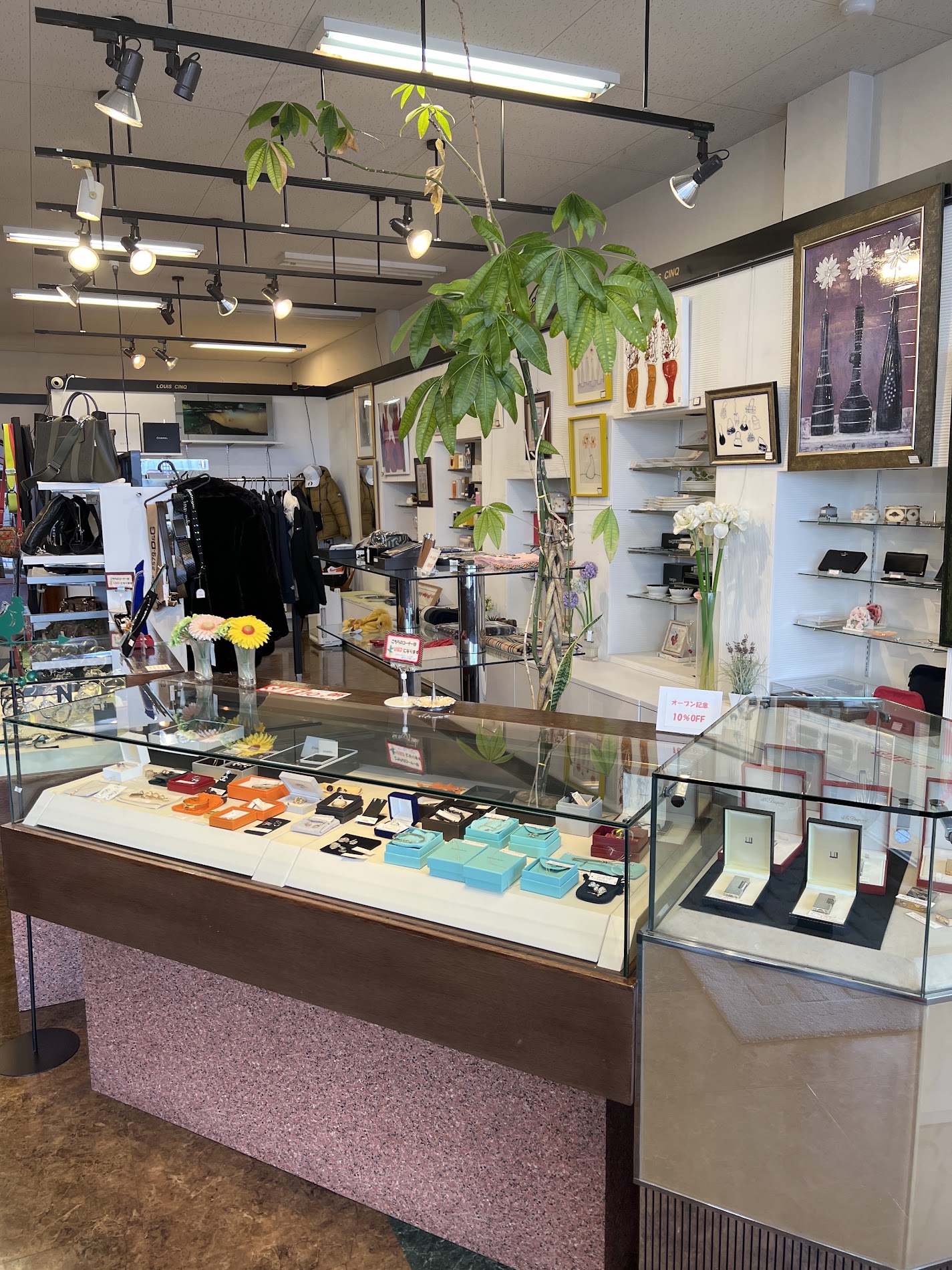 サンクス佐久店の店内